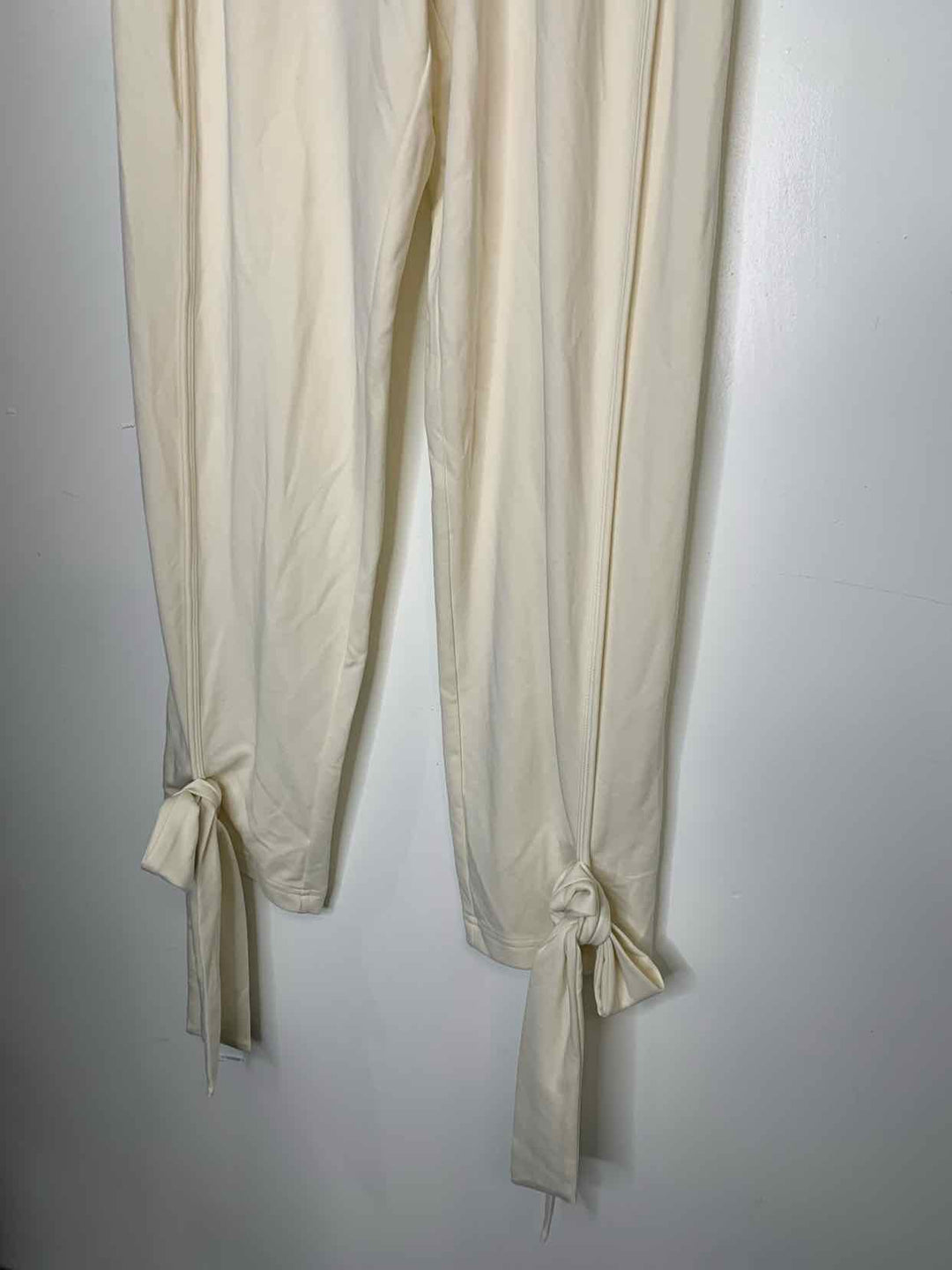 Women Size XS Fabletics Ivory athletic pant