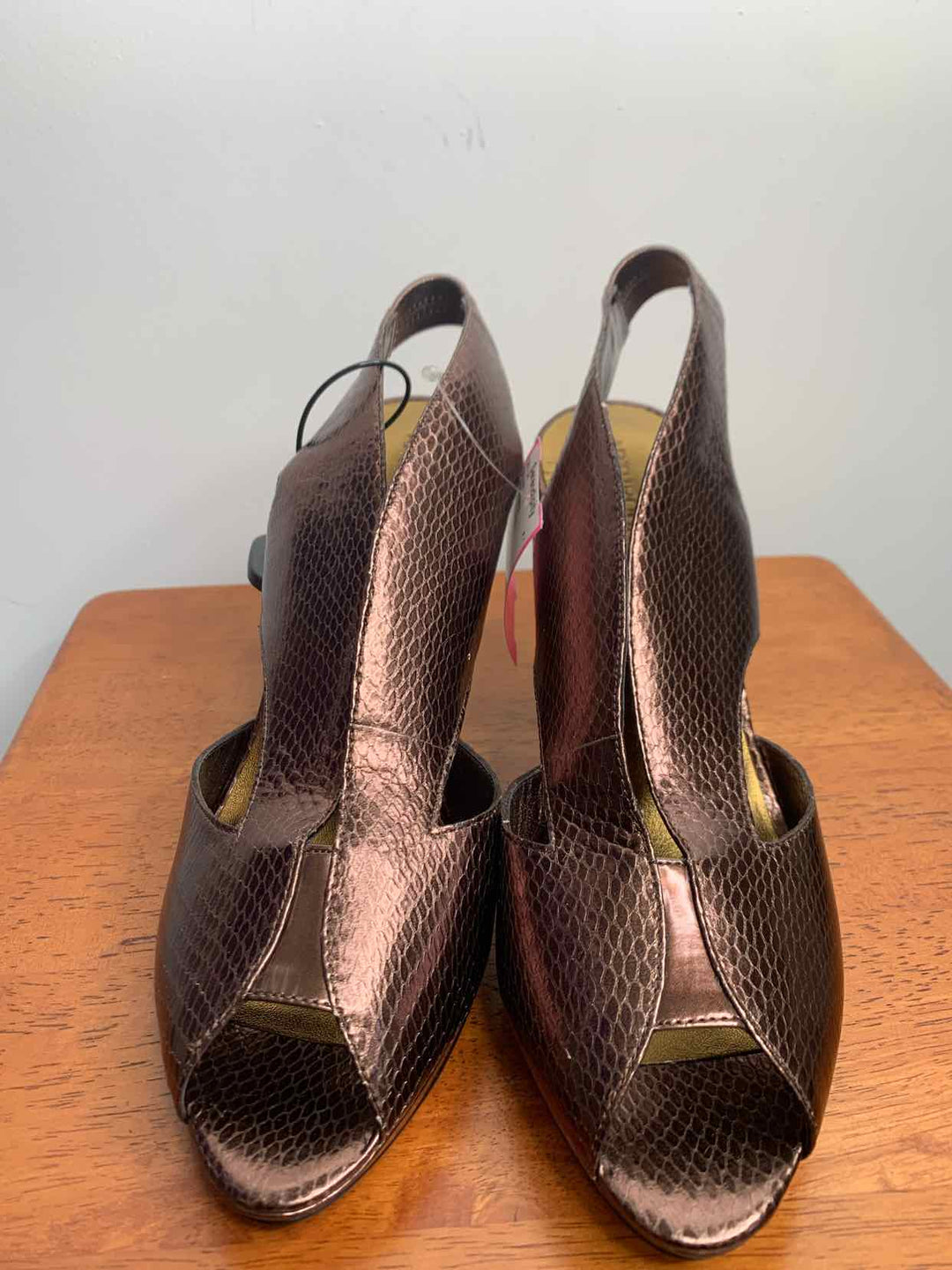 Arturochiang Metallic W Shoe Size 9 high heel