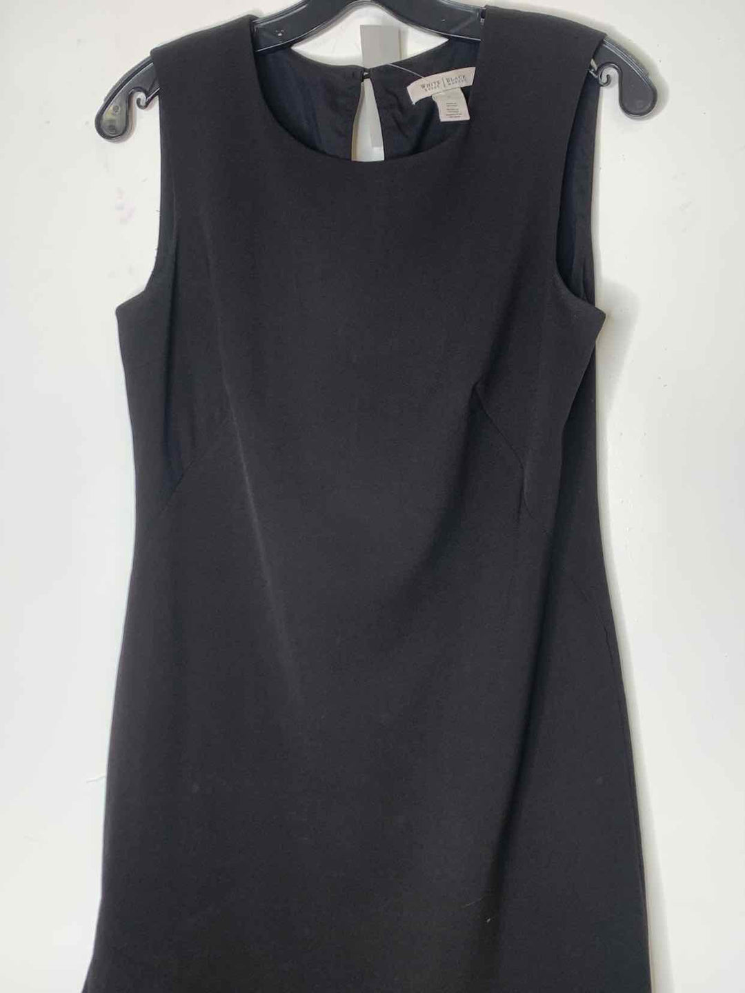 Women Size 6 White Black Market Black sleeveless dress