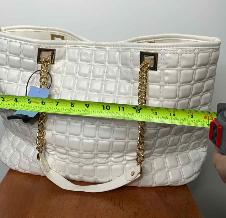 White shoulder bag