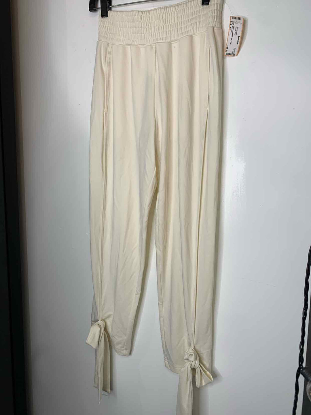 Women Size XS Fabletics Ivory athletic pant