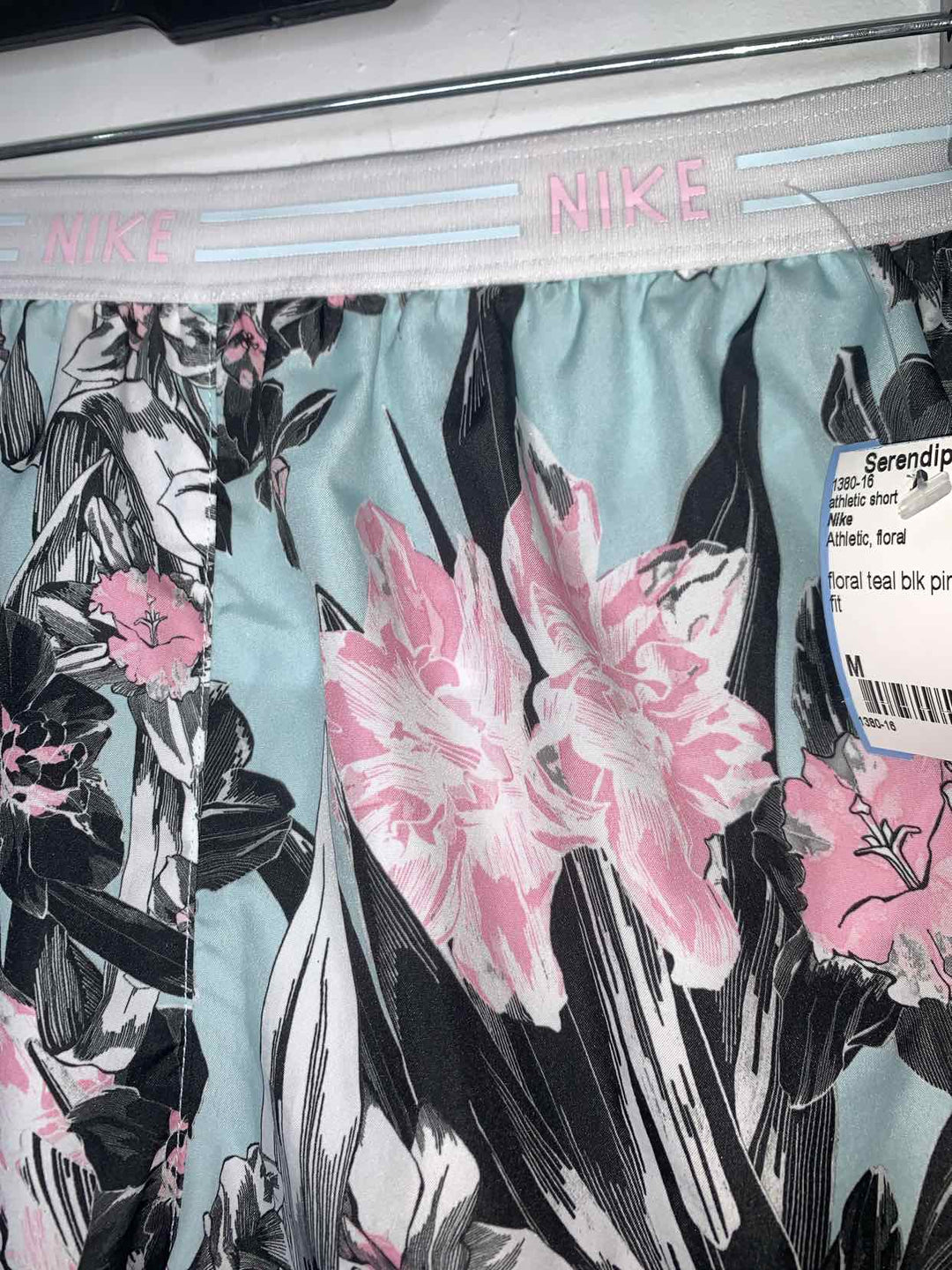 Women Size M Nike floral athletic short