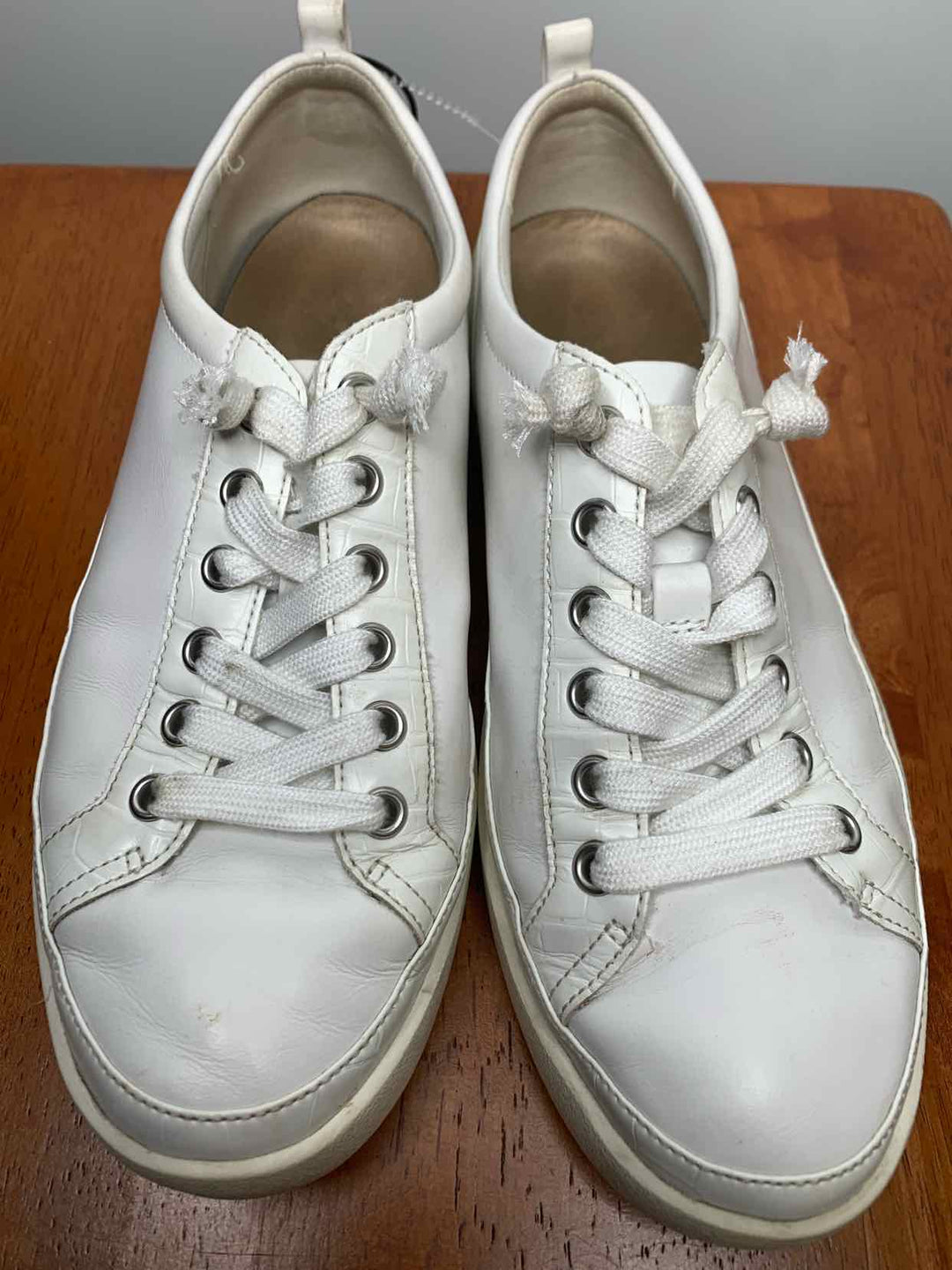 Vionic White W Shoe Size 8 athletic sneaker