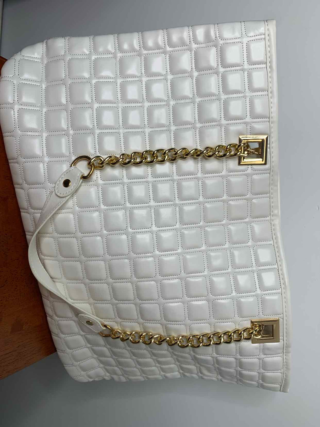 White shoulder bag