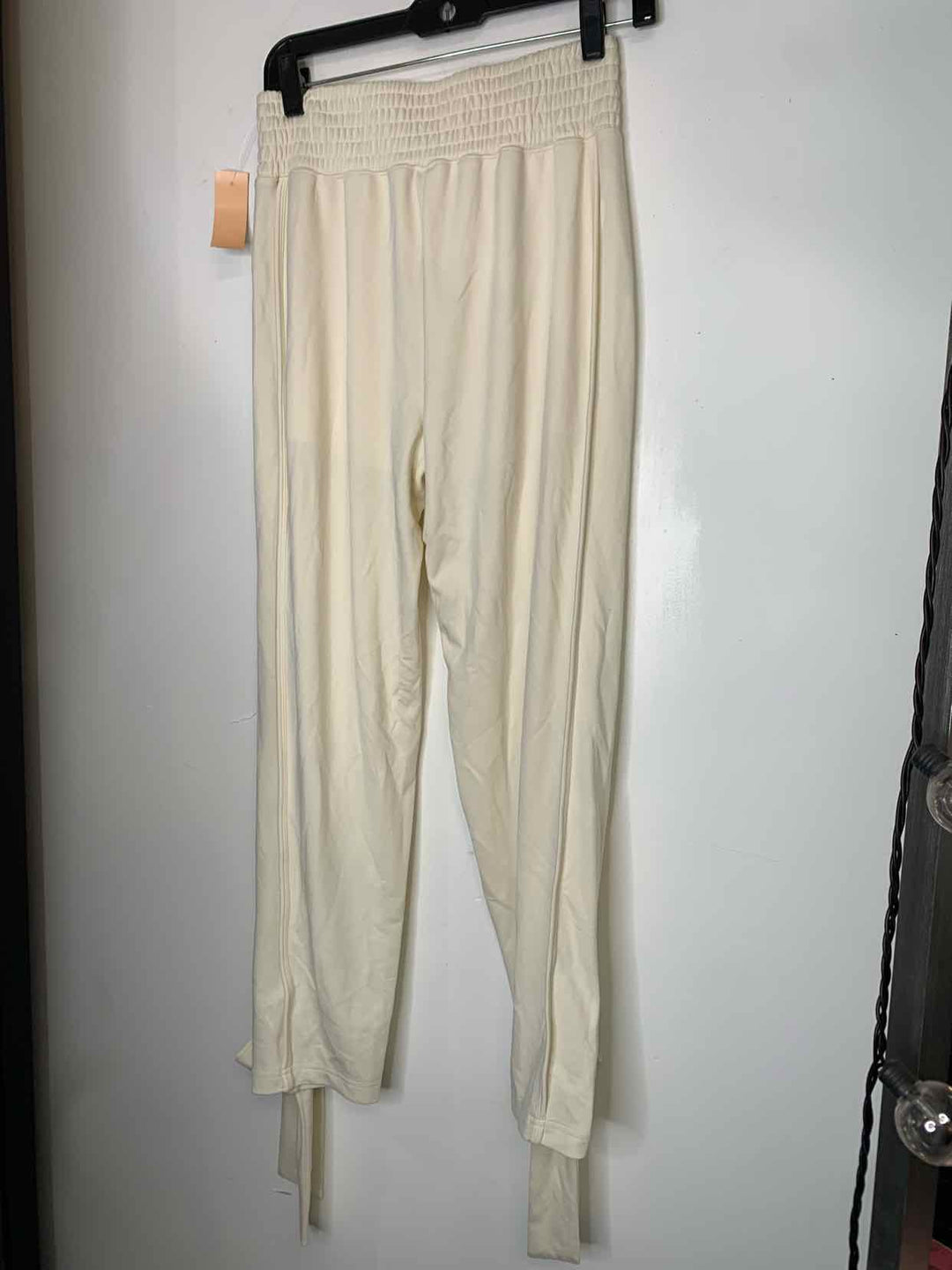 Women Size XS Fabletics Ivory athletic pant