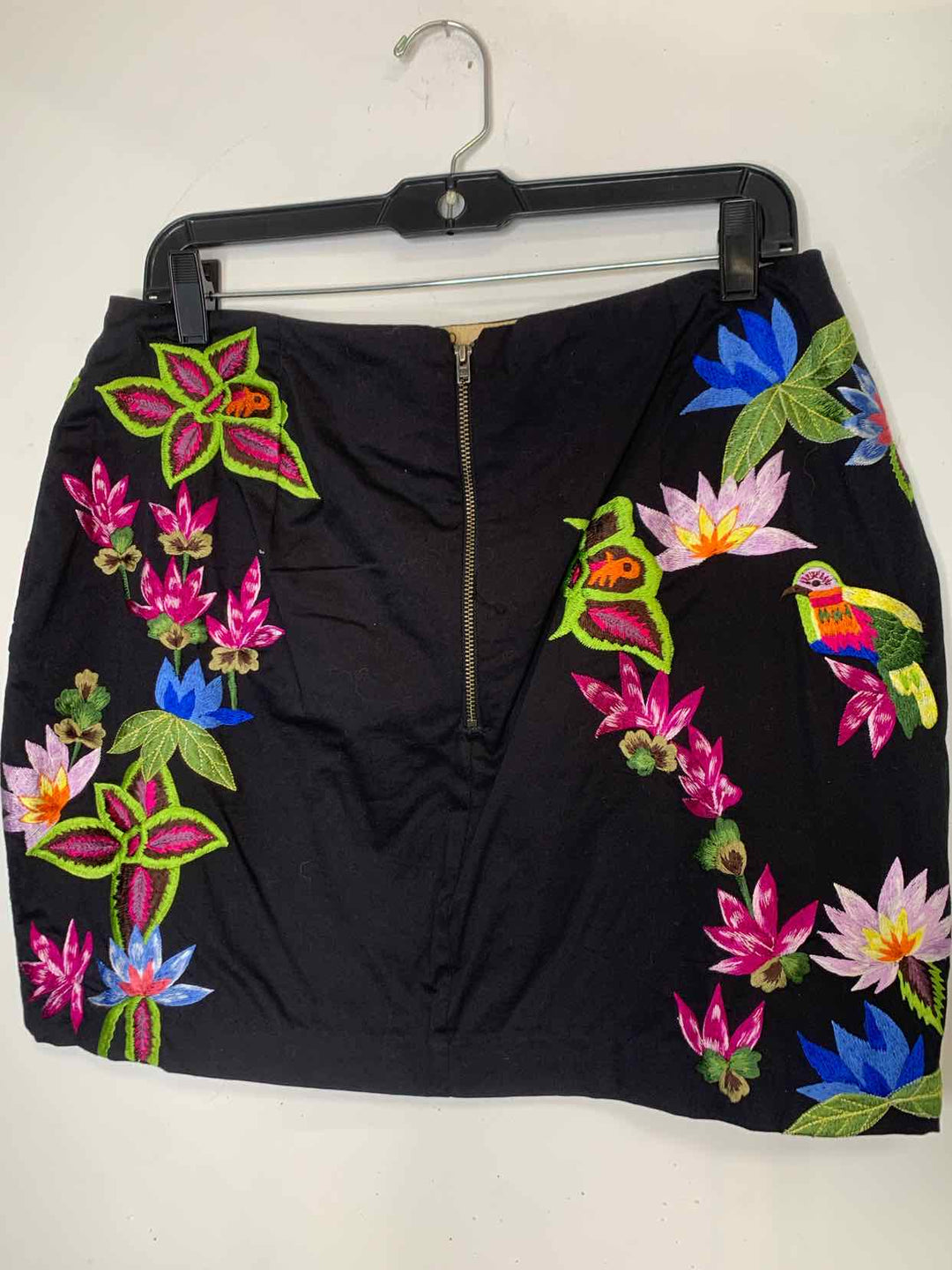 Women Size 12 Nicole Miller Black knee length skirt