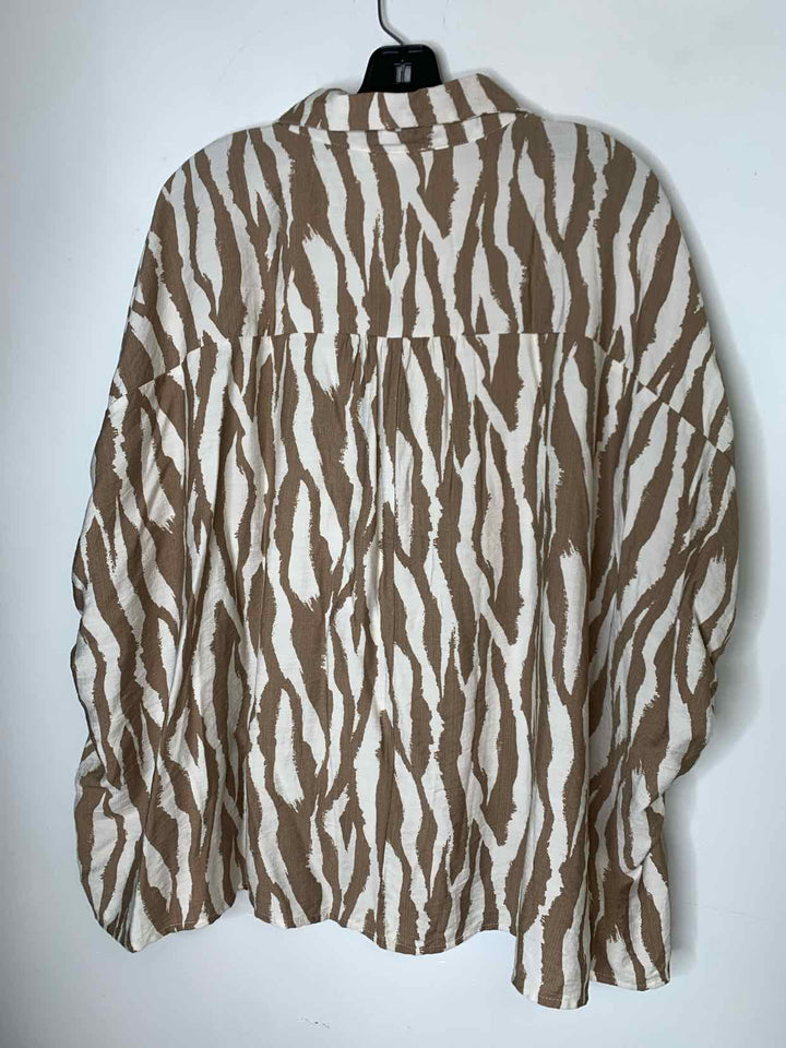 Makk Women Size M tan short sleeve top