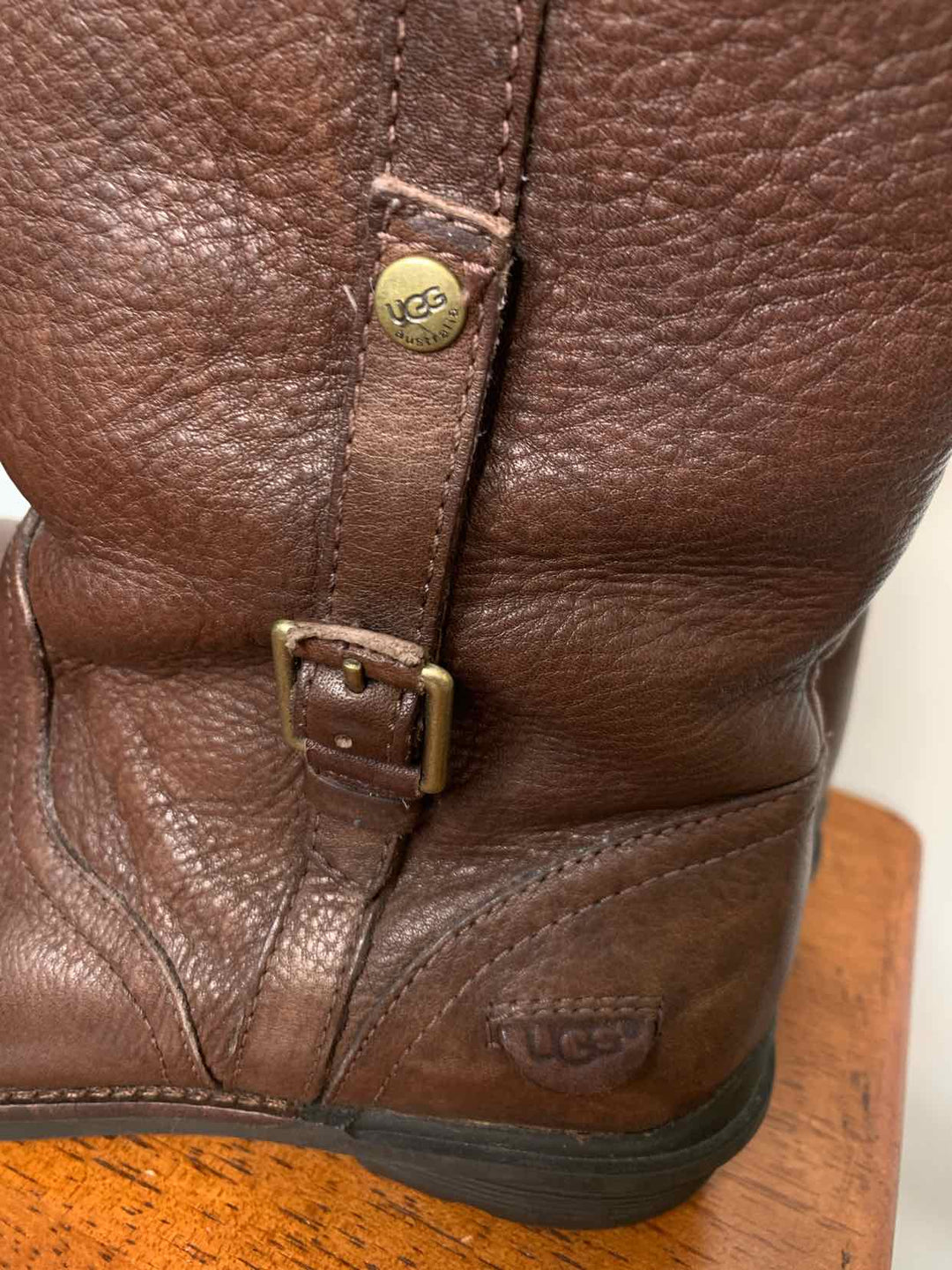 UGG Brown W Shoe Size 9 boots flat heel