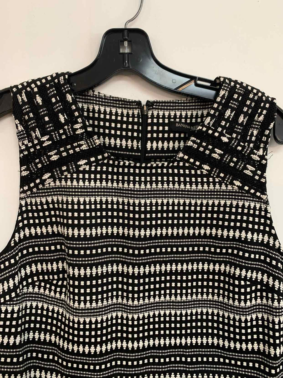 Women Size 8 Banana Republic Black sleeveless dress