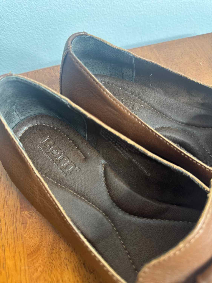 Born Shoe Size 8 Tan flat shoe