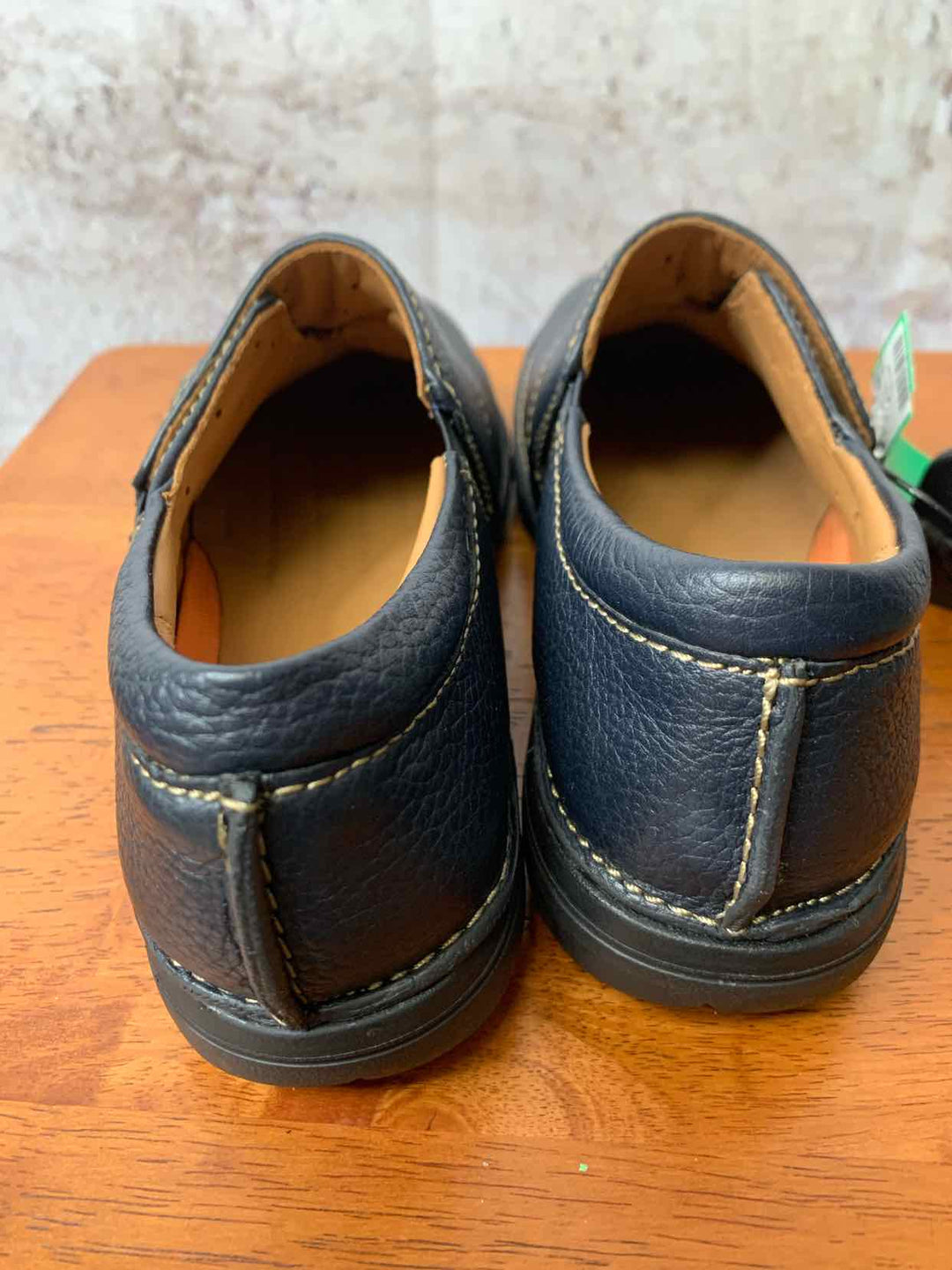 Clarks Navy W Shoe Size 6 flat shoe