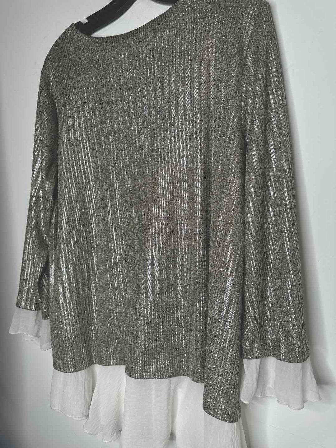 Cha Cha vente Women Size XL Metallic long sleeve top