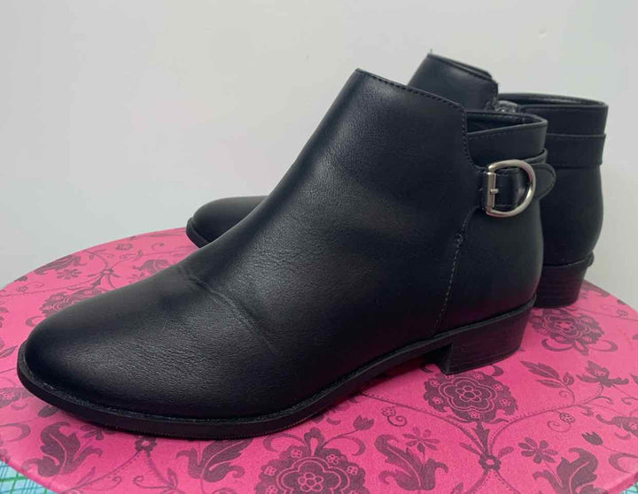 St Johns Bay Black W Shoe Size 7 ankle boots