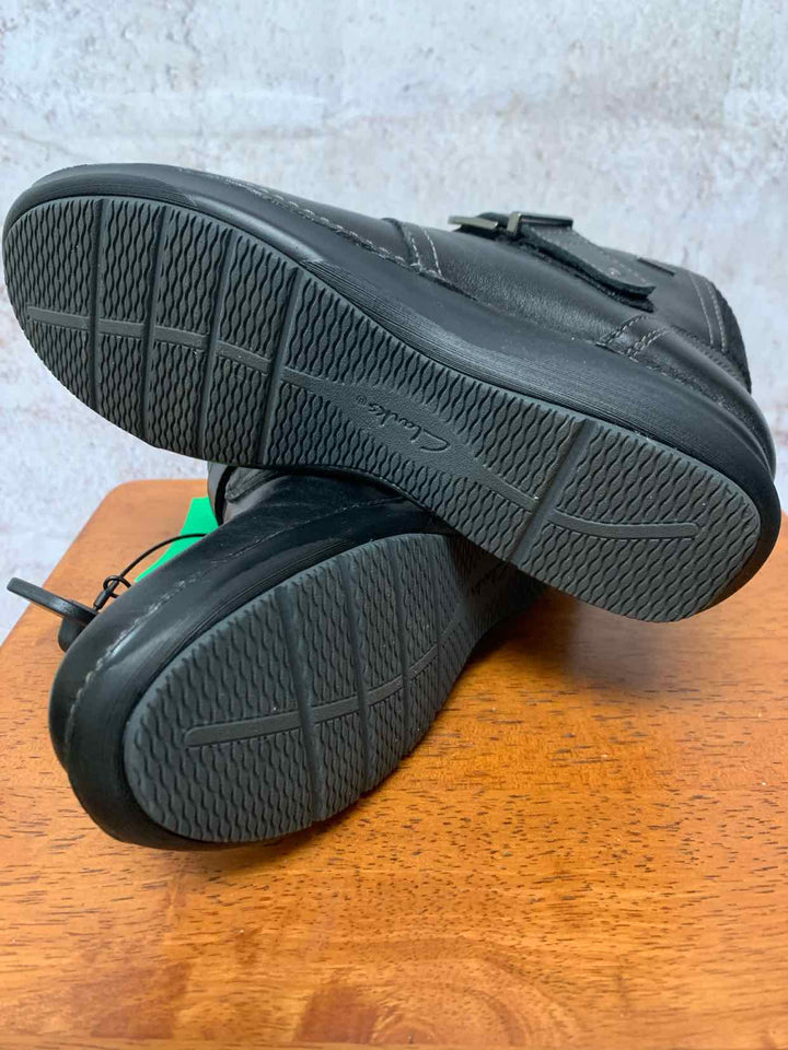 Clarks Black W Shoe Size 6.5 ankle boots