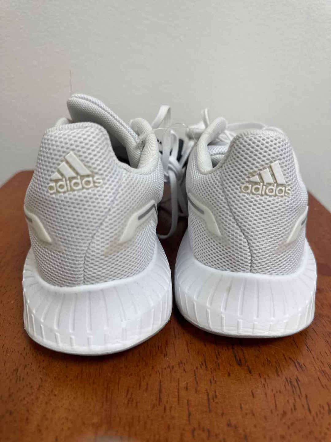 Adidas Shoe Size 7.5 White athletic sneaker