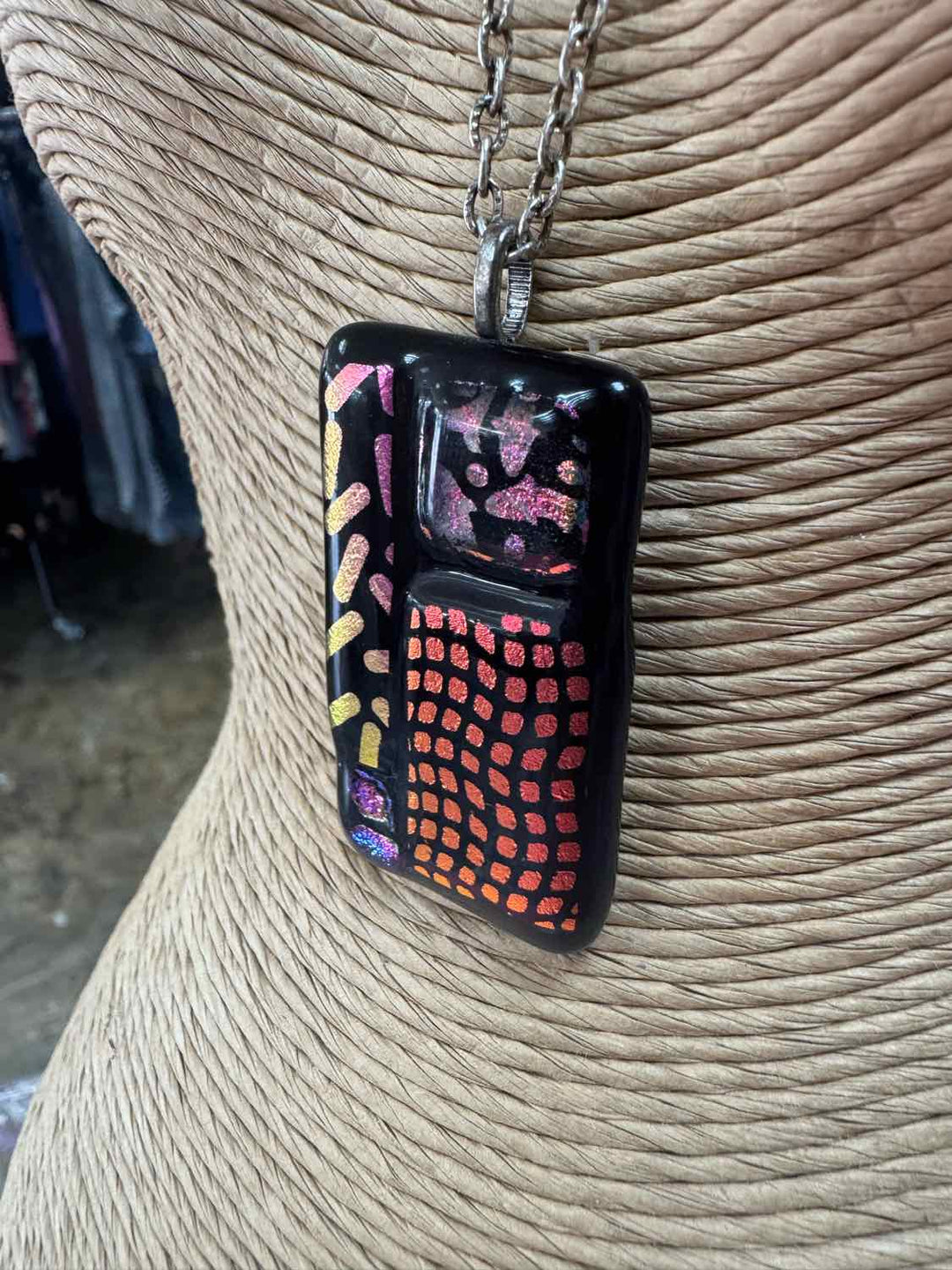 SwirlyQs Size M/L Metallic NWT Necklace
