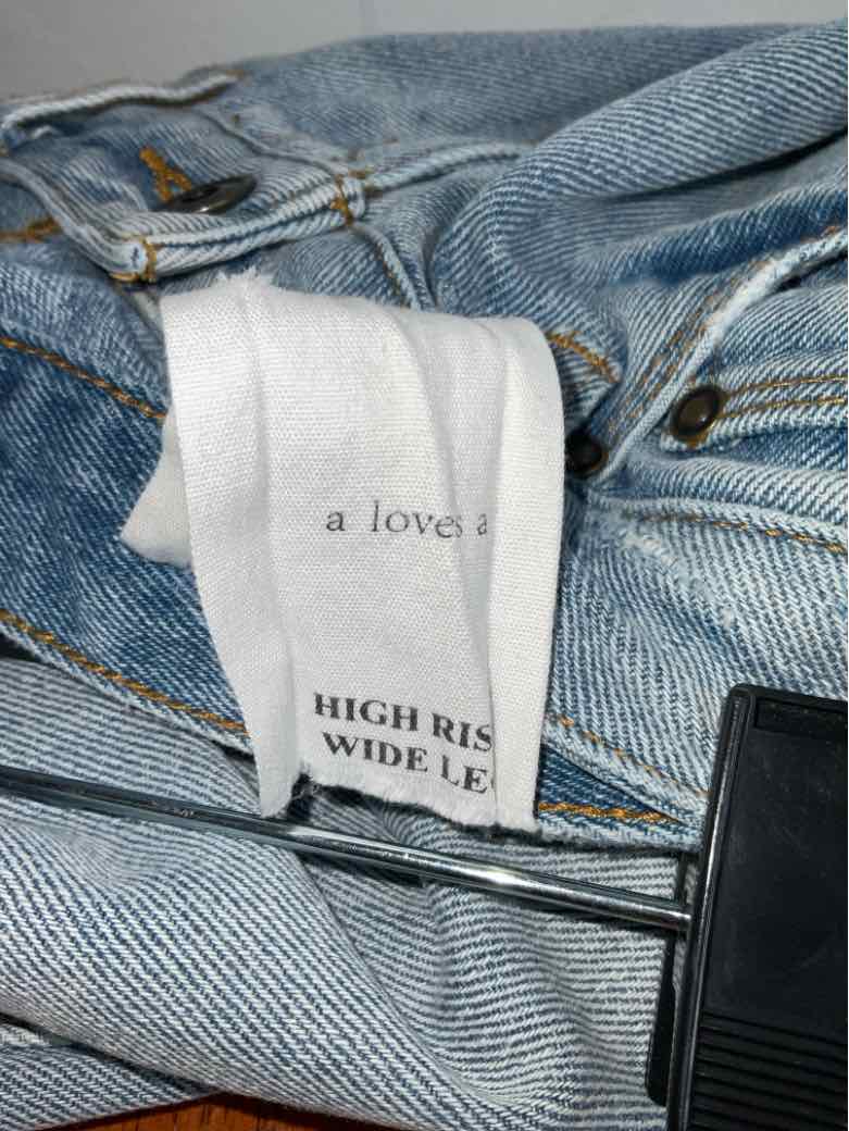 a loves a Size 25 Denim Good Holes Jeans