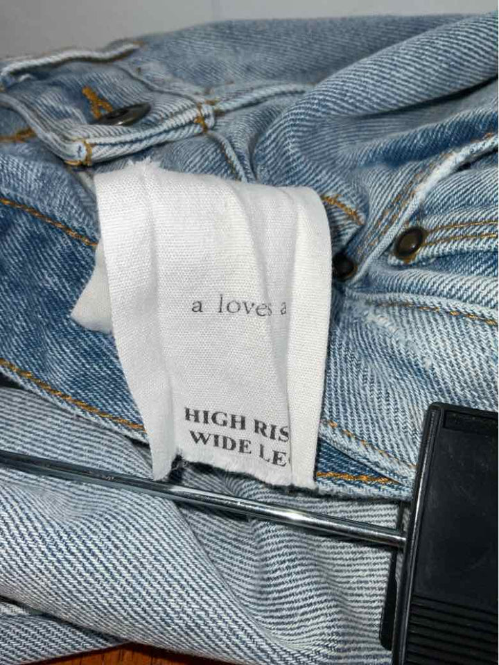 a loves a Size 25 Denim Good Holes Jeans