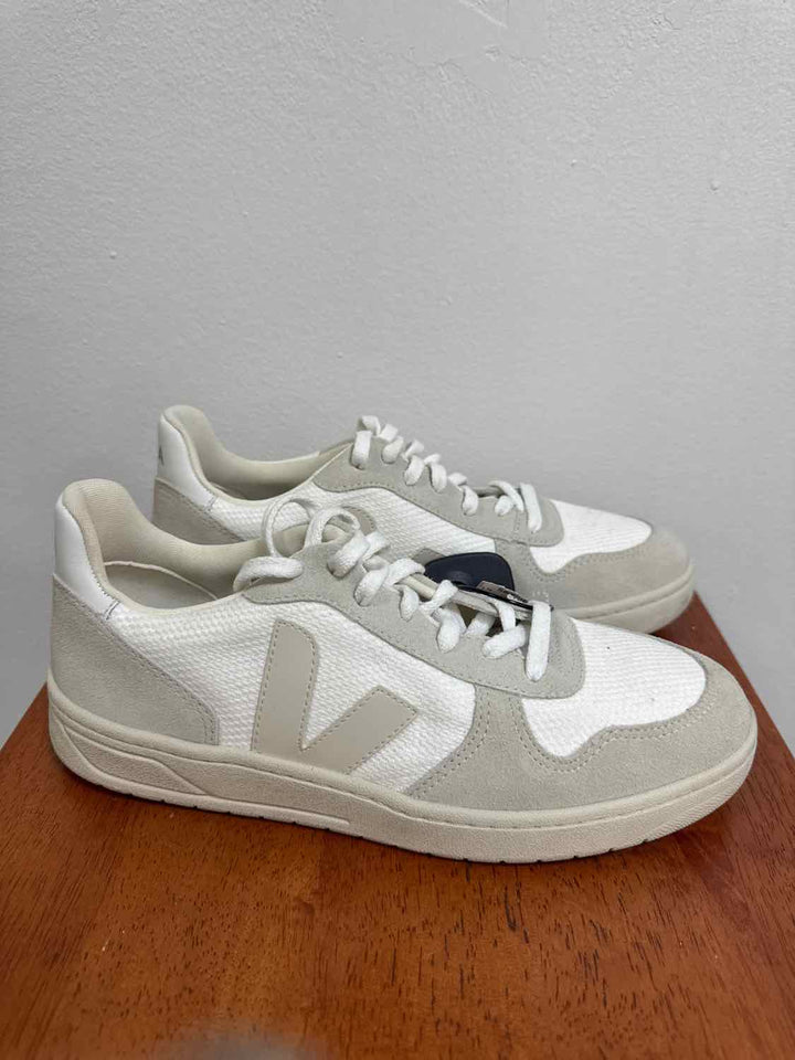 VEJA White W Shoe Size 10 athletic sneaker