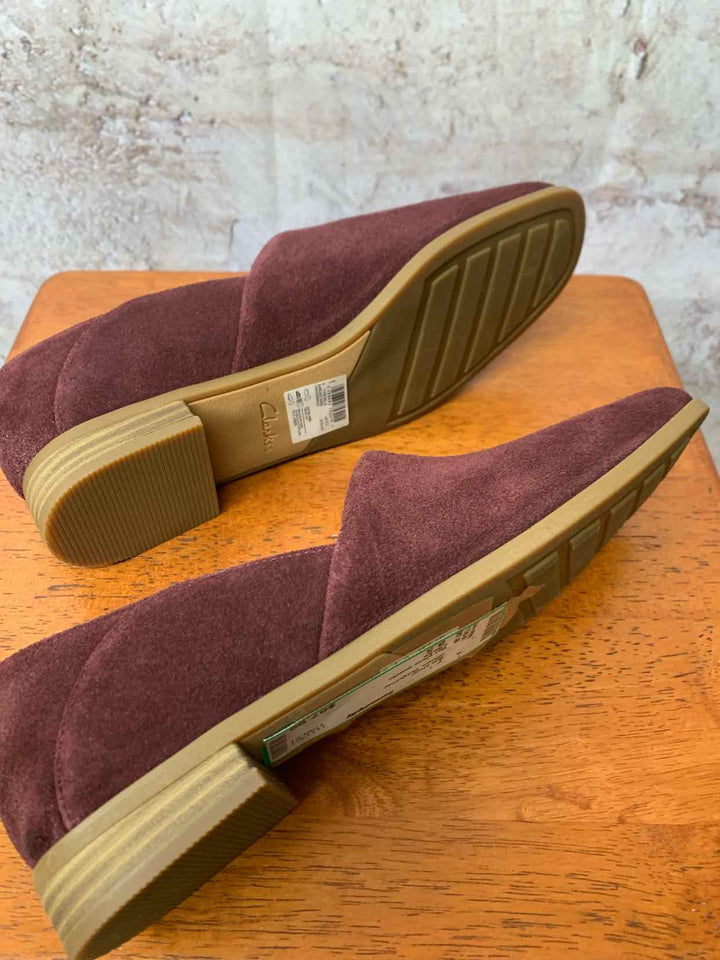 Clarks Burgundy W Shoe Size 8.5 flat shoe