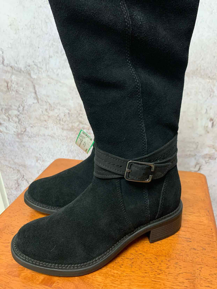 Clarks Black W Shoe Size 6 boots flat heel