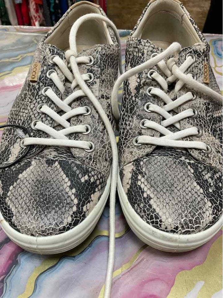 ecco Shoe Size 9.5 Grey flat shoe