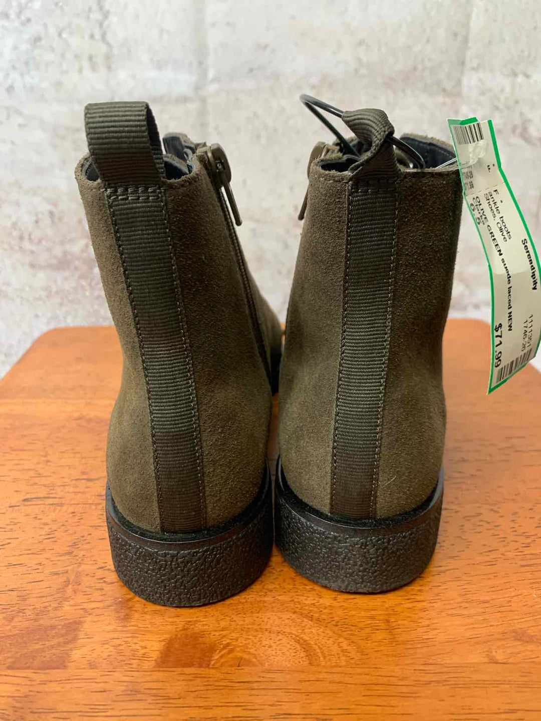 Clarks Olive W Shoe Size 6.5 ankle boots