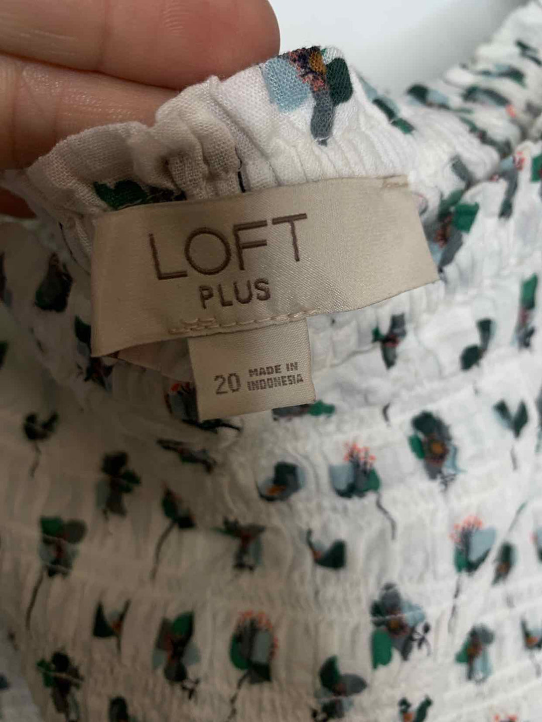 Loft Women Size 20 White short sleeve top