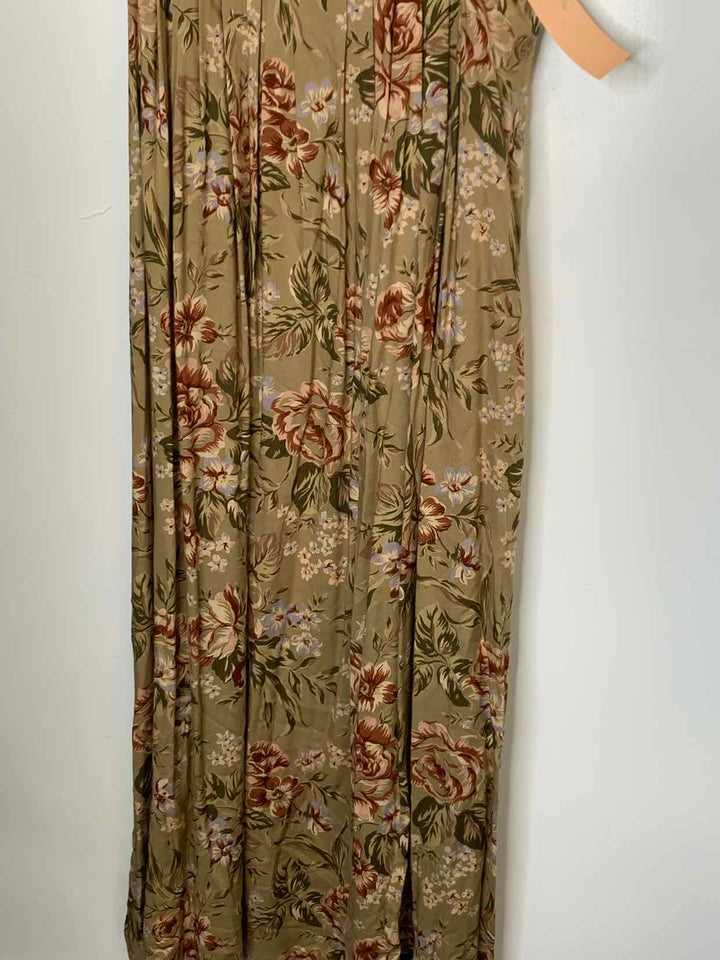 Women Size 10 Moda International Olive sleeveless dress