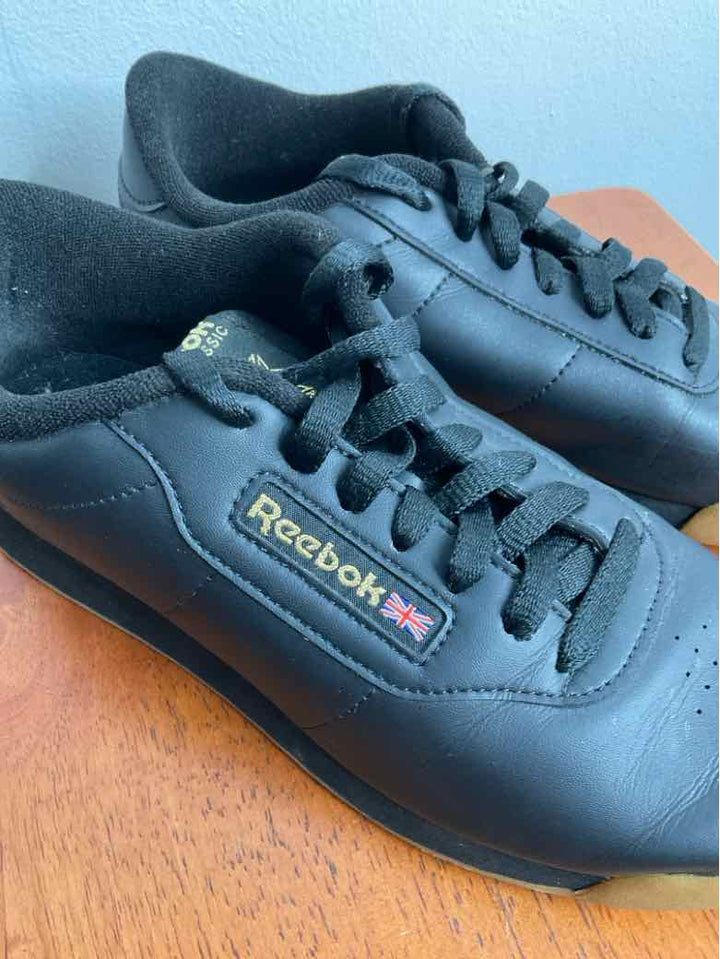 Reebok Shoe Size 8 Black athletic sneaker