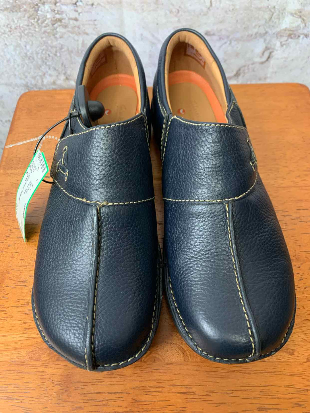 Clarks Navy W Shoe Size 9 flat shoe