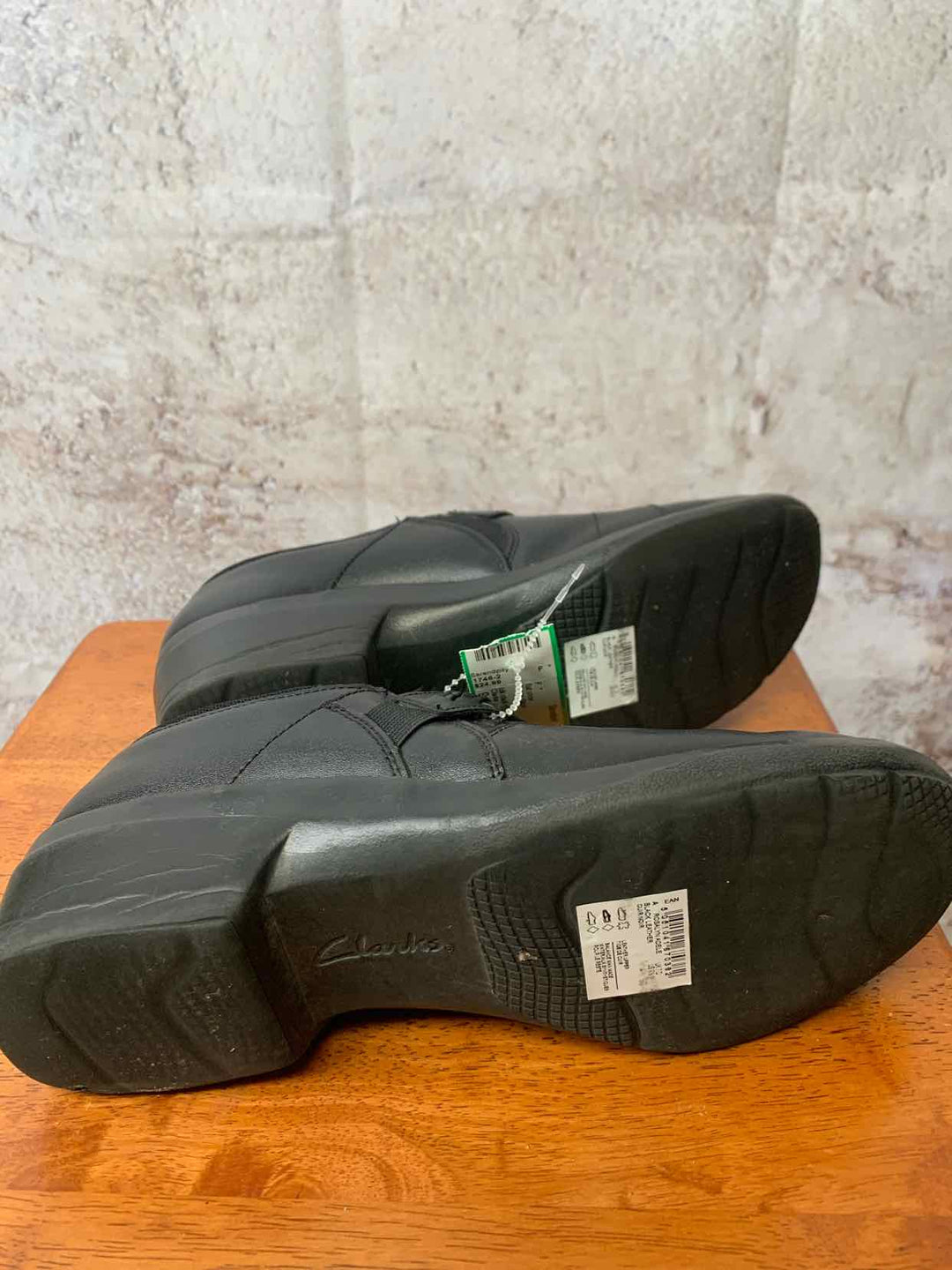 Clarks Black W Shoe Size 9.5 flat shoe