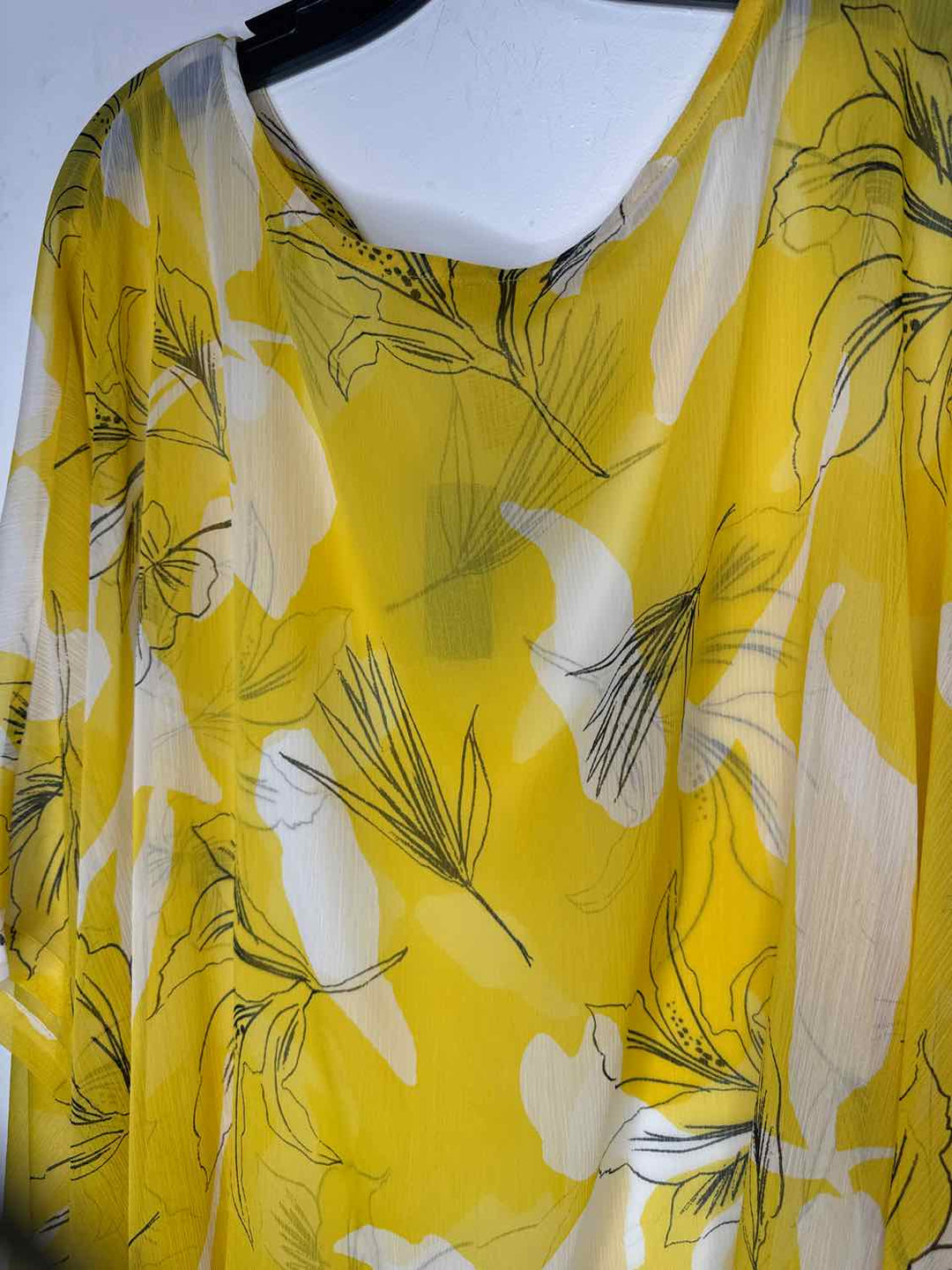 Chicos Women Size L/XL Yellow sleeveless