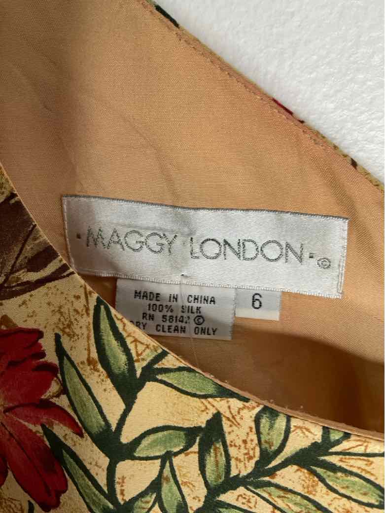 Maggie London Size 6 Multi-Color short sleeve
