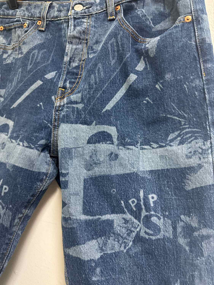 Levi Size 32 Denim Jeans