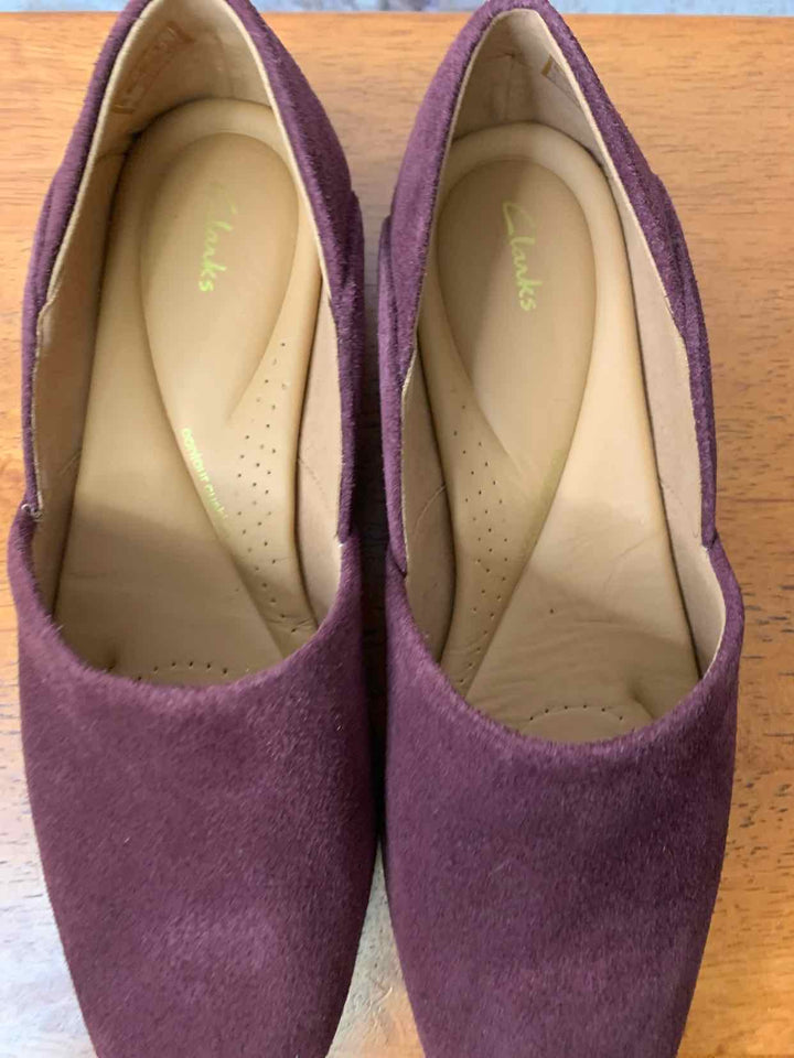 Clarks Burgundy W Shoe Size 8.5 flat shoe