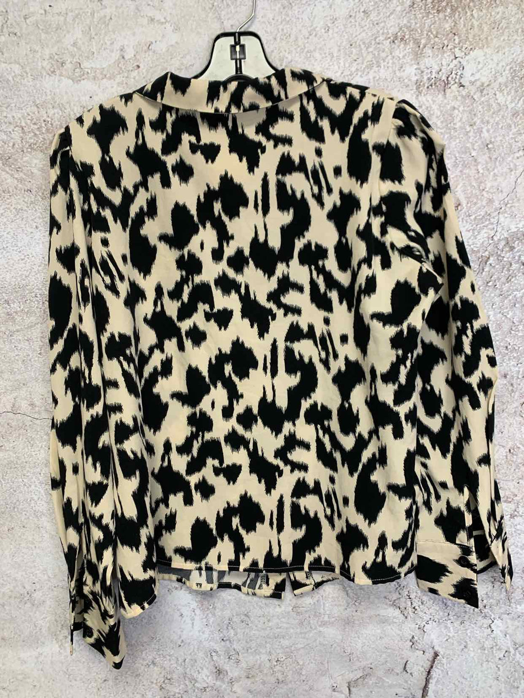 Size XL Blue long sleeve top