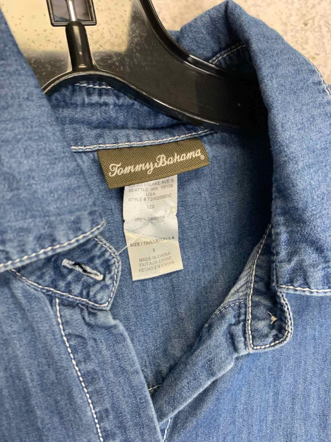 Tommy Bahama Size S Blue tee shirt