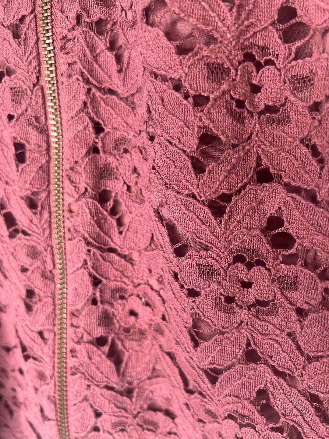 Women Size M maroon long sleeve top