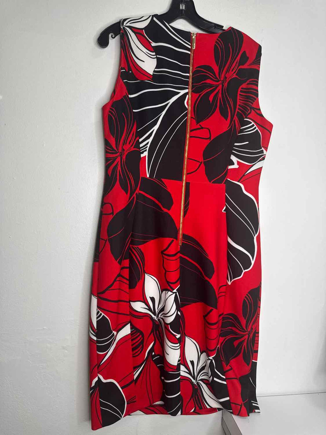 Calvin Klein Size 14 Red Floral sleeveless dress