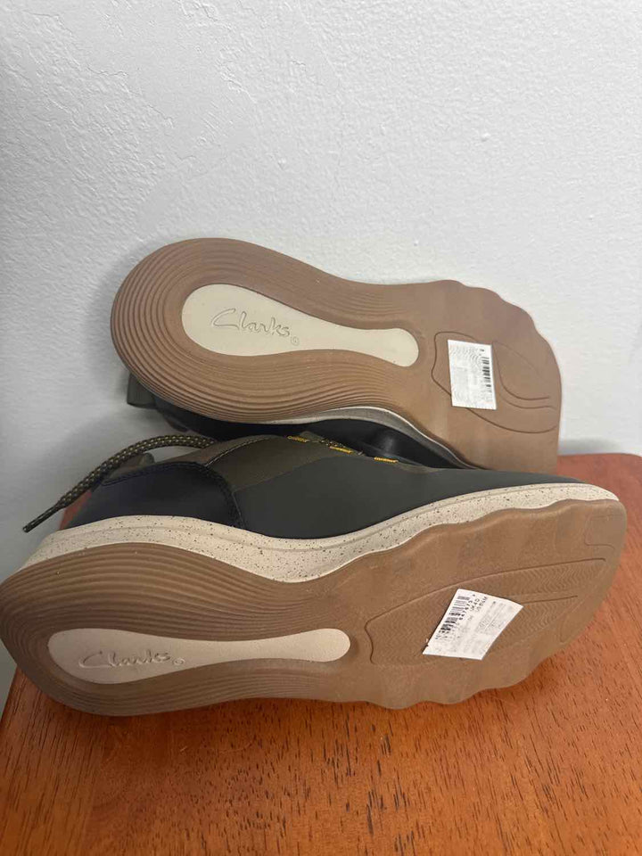 Clarks Olive W Shoe Size 6.5 athletic sneaker