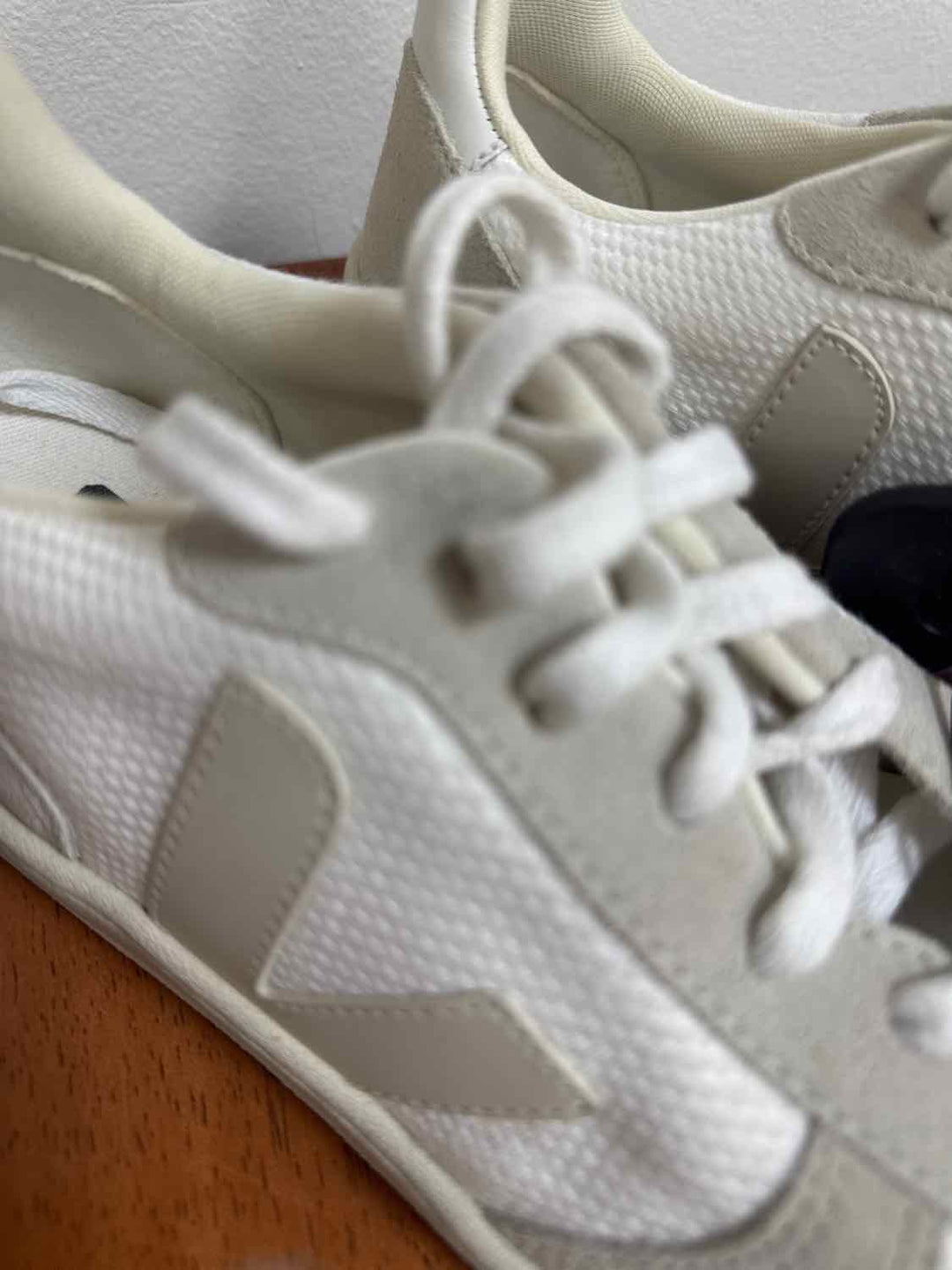 VEJA White W Shoe Size 10 athletic sneaker