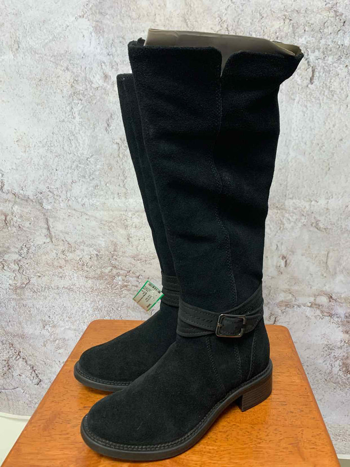 Clarks Black W Shoe Size 6 boots flat heel