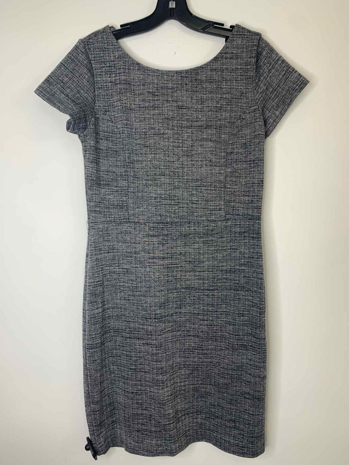 Women Size 6 Banana Republic Grey short sleeve