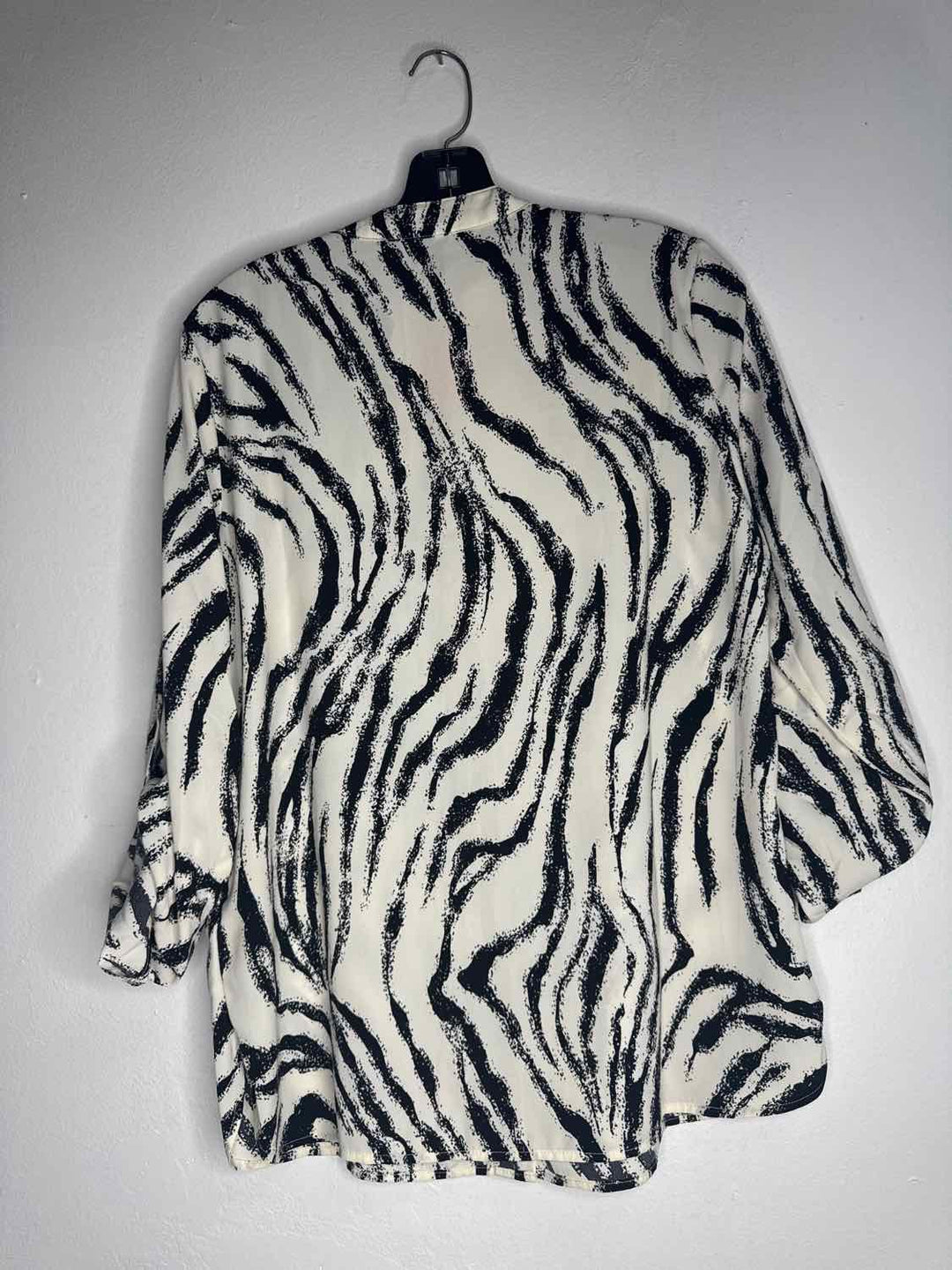 Mario Serrani Size XS Button Down Blk & White long sleeve top