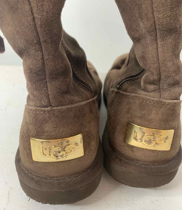 UGG Brown W Shoe Size 7 boots flat heel