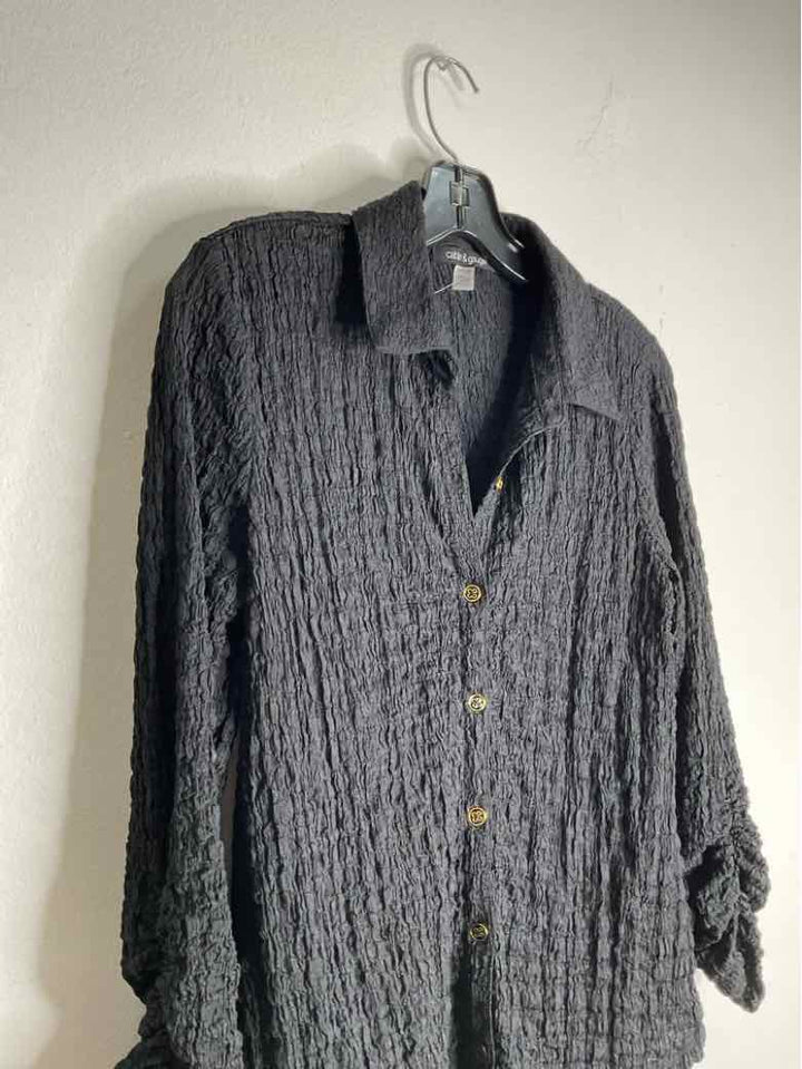 Cable & Gauge Size PS Black Button Down Crinkle Like Fabric long sleeve top