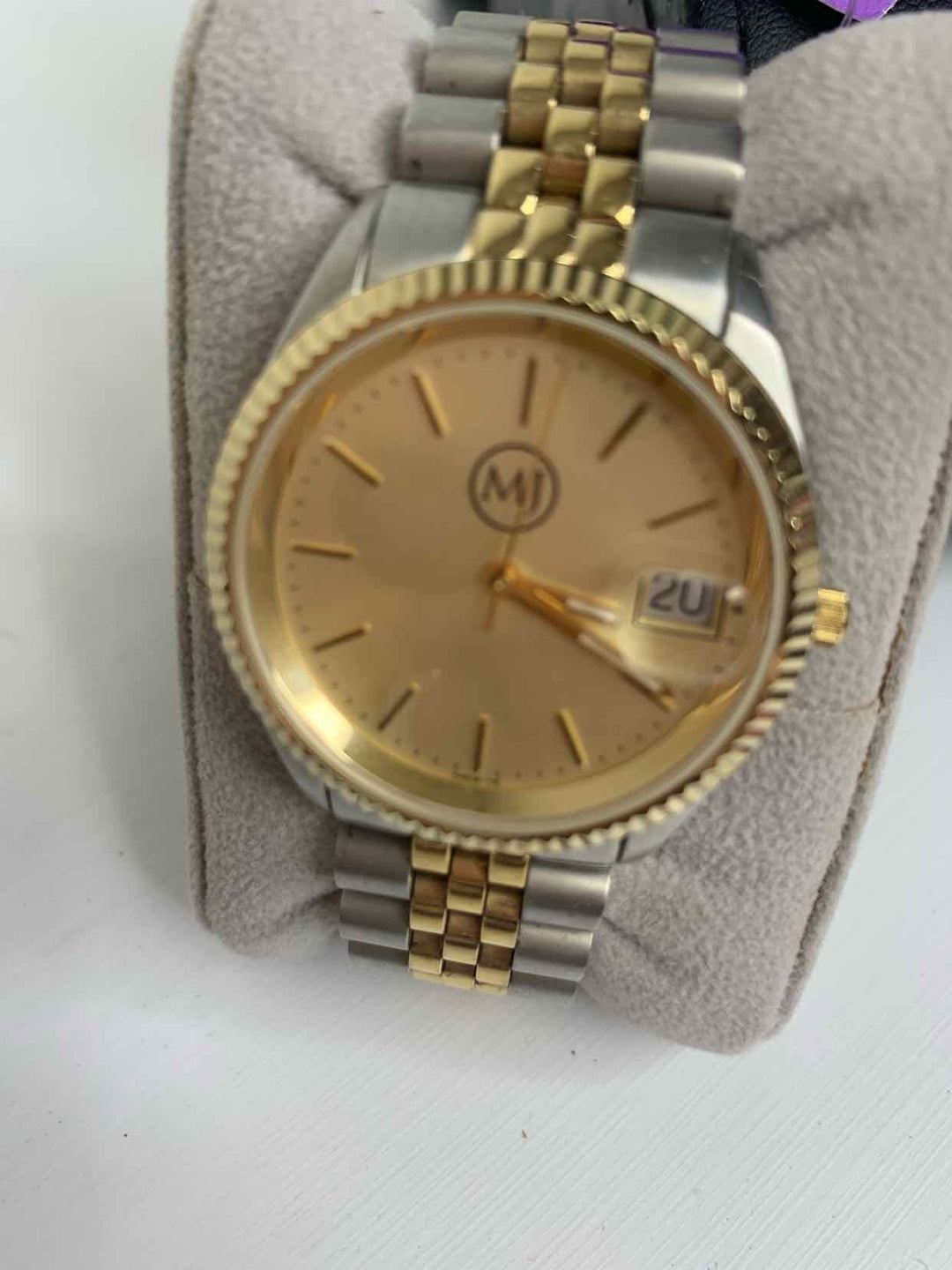 Marc Jacobs Size M/L gold Watch