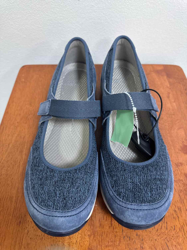 Dansko Shoe Size 40 Blue flat shoe