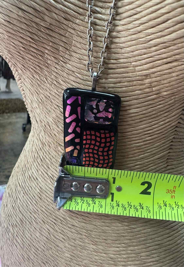 SwirlyQs Size M/L Metallic NWT Necklace